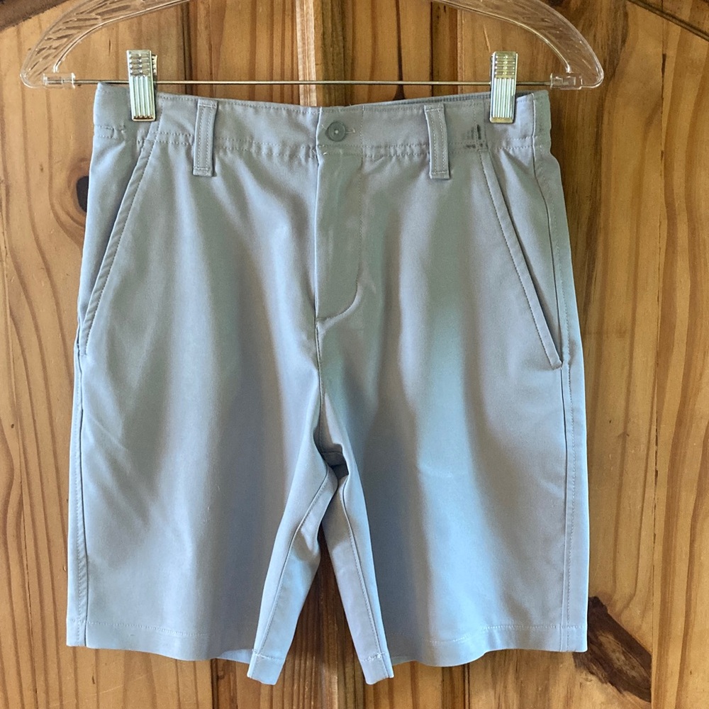 Boys Under Armour gray chino shorts size YMD